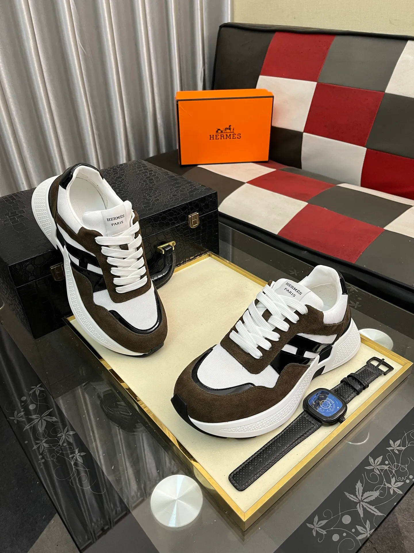 Men's shoes 💰540⌚️⌚️HERMES/Hermès Hugo thick-soled sneakers, casual men's shoes, these sneakers are made of imported first-layer cowhide leather and breathable mesh design. The contrasting color design creates a dynamic and modern shape. The front end of the toe is decorated with natural-color rubber inlays, which is novel and fashionable. The texture is incomparable, with cowhide lining and cowhide foot pads, the upper foot is comfortable and breathable, and the rubber sole is decorated with geometric patterns and iconic "H" details. A very personal one! Size: 38-44